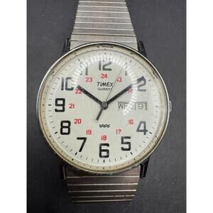 Vintage Timex Men's Large Face Quartz Watch Water Resistance Date Day 32.3mm
